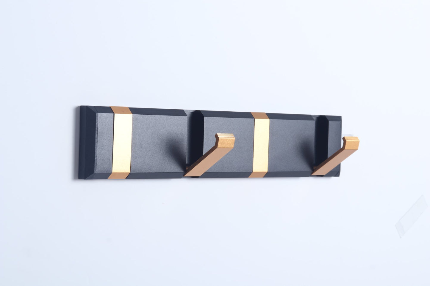 Multipurpose Hanger With Portable Hooks