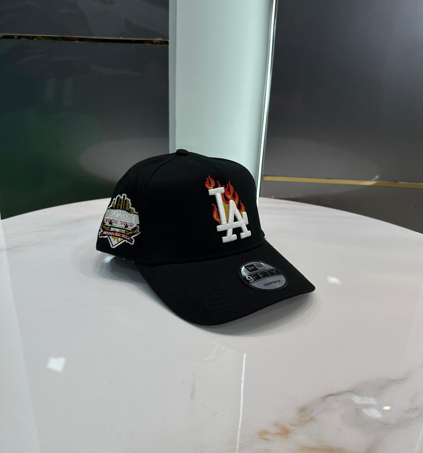 LA NEW YORK PREMIUM CAPS